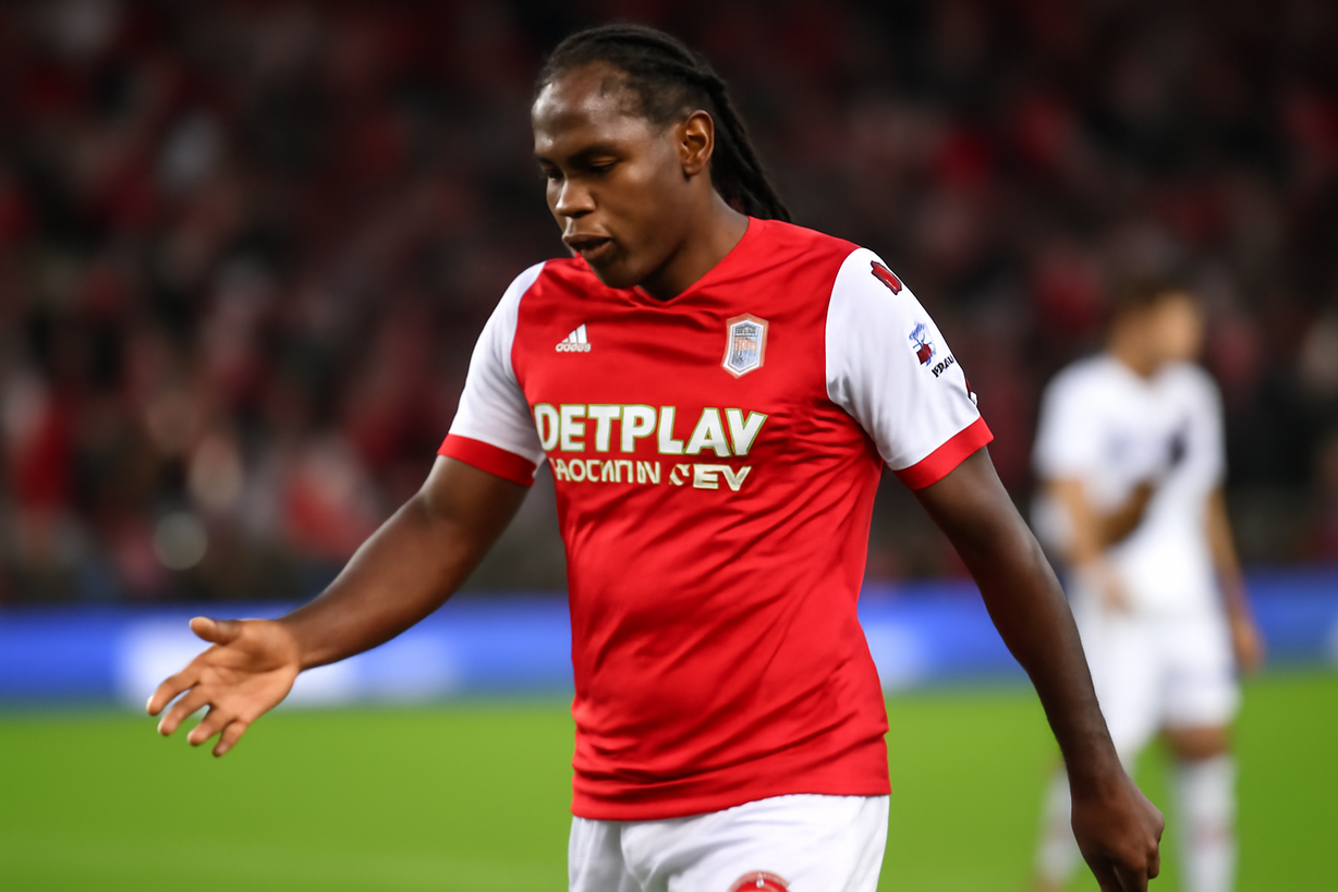 Rodallega estalla de ira tras su sustitución en la derrota de Santa Fe